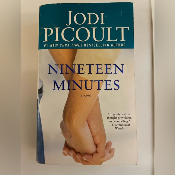 Nineteen Minutes By Jodi Picoult. Paper back book. - Picture 1 of 4